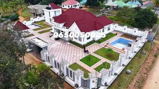 Nyumba ya vyumba 8 inauzwa Makongo, Dar Es Salaam