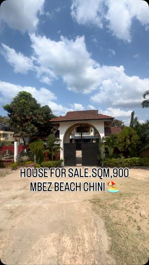 Nyumba ya vyumba vitano inauzwa Mbezi Beach Upande Wa Chini, Dar Es Salaam (900 sqm) Nyumba ya vyumba vitano inauzwa Mbezi Beach Upande Wa Chini, Dar Es Salaam (900 sqm)