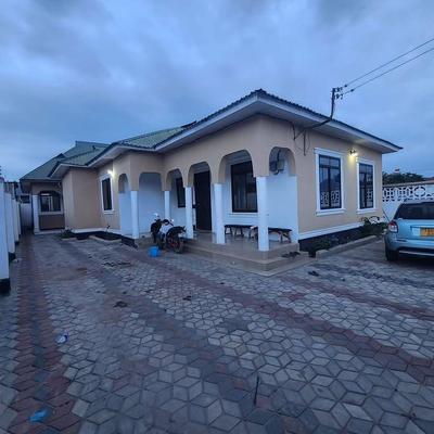Nyumba/Apartment ya vyumba vitatu inapangishwa Kivule, Dar Es Salaam