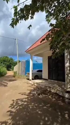Nyumba ya vyumba vitatu inauzwa Kibaha Kwa Mathias, Pwani (800 sqm) Nyumba ya vyumba vitatu inauzwa Kibaha Kwa Mathias, Pwani (800 sqm)