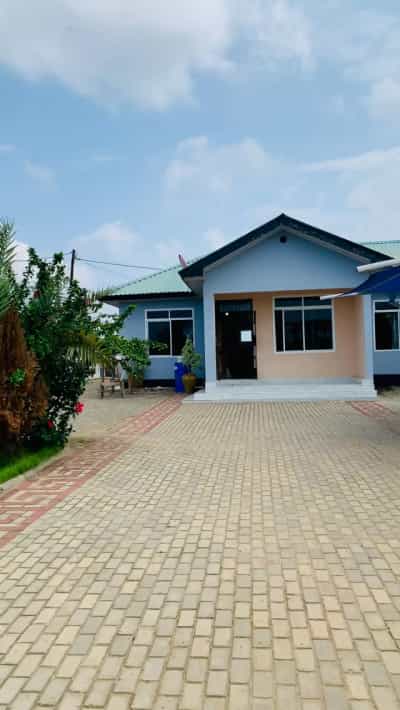 Godown/Ghala linapangishwa Bunju, Dar Es Salaam Godown/Ghala linapangishwa Bunju, Dar Es Salaam