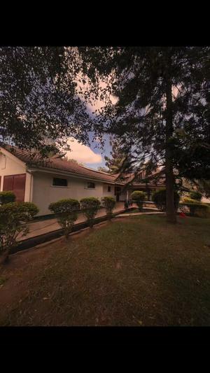 Nyumba (Furnished) ya vyumba vitano inapangishwa Njiro, Arusha Nyumba (Furnished) ya vyumba vitano inapangishwa Njiro, Arusha