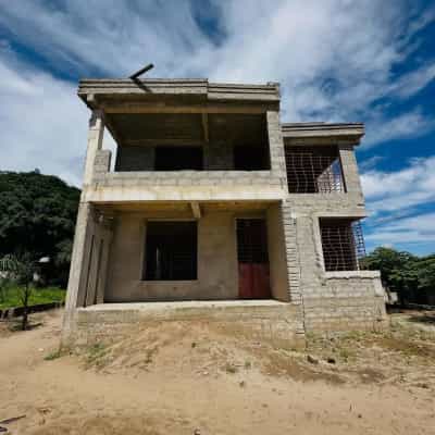 Nyumba ya vyumba vitano inauzwa Mongola Ndege ABC Capital, Dar Es Salaam (950 sqm)