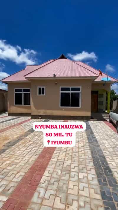 Nyumba ya vyumba vitatu inauzwa Iyumbu, Dodoma (700 sqm)