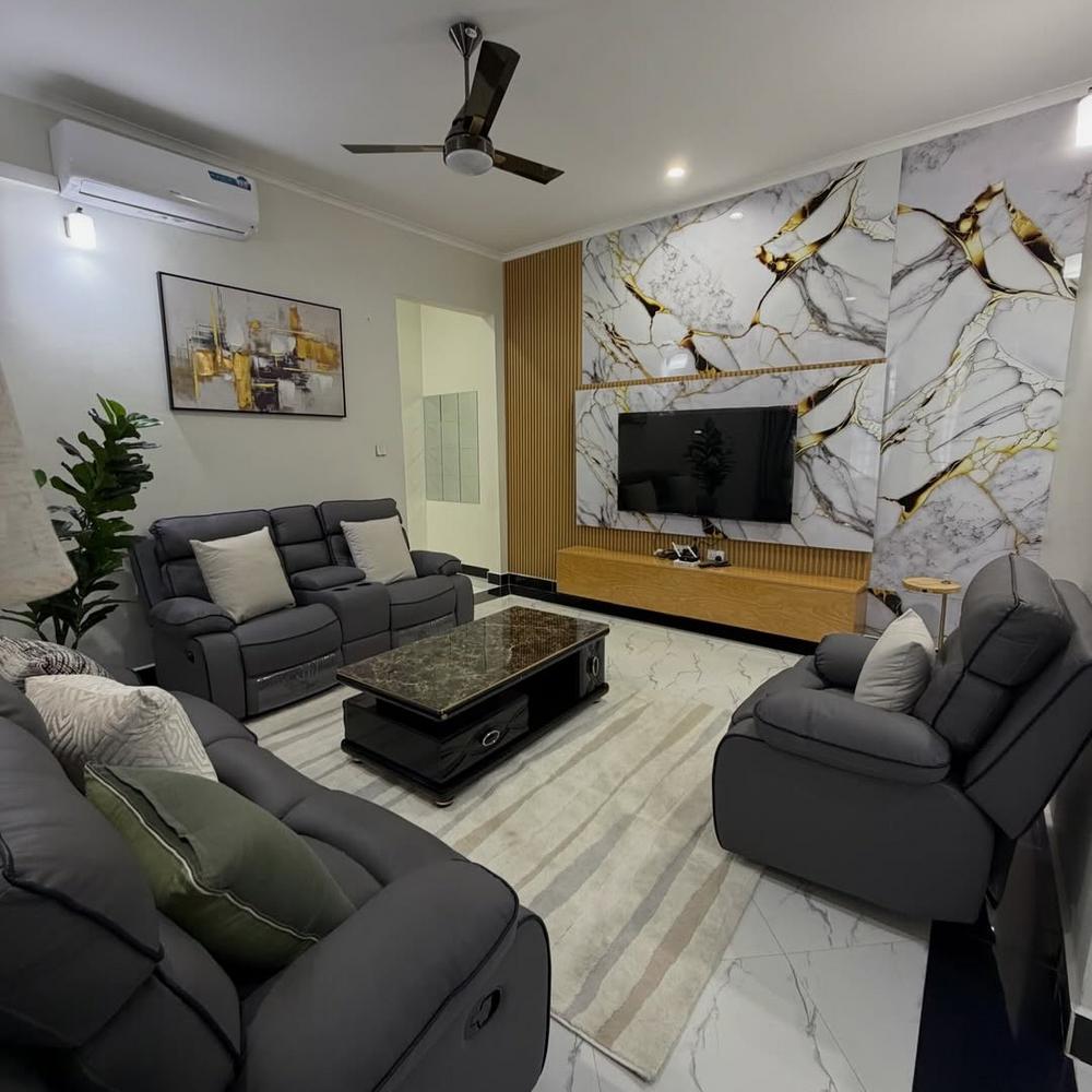 media -1 media -1