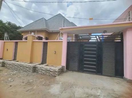 Nyumba ya vyumba vitatu inauzwa Mbagala Chamazi Stendi, Dar Es Salaam (400 sqm) Nyumba ya vyumba vitatu inauzwa Mbagala Chamazi Stendi, Dar Es Salaam (400 sqm)