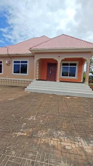 Nyumba ya vyumba vitano inauzwa Chanika, Dar Es Salaam (1224 sqm)