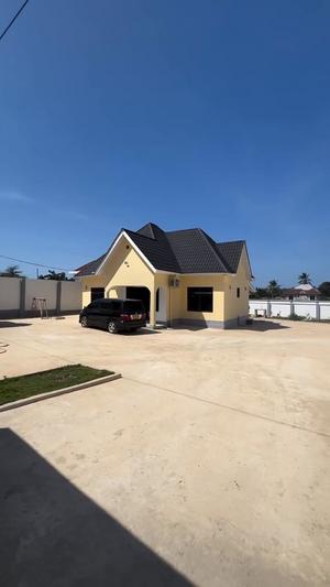 Nyumba ya vyumba vitatu inauzwa Bahar Beach, Dar Es Salaam (1050 sqm) Nyumba ya vyumba vitatu inauzwa Bahar Beach, Dar Es Salaam (1050 sqm)