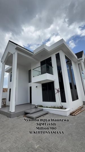 Nyumba ya vyumba vinne inauzwa Kijitonyama, Dar Es Salaam (450 sqm)
