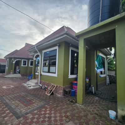 Apartment ya vyumba vitatu inauzwa Buza Kaniisani, Dar Es Salaam (400 sqm)