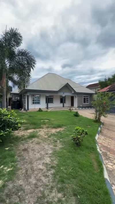 Nyumba ya vyumba vinne inapangishwa Bahari Beach, Dar Es Salaam