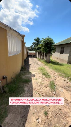 Kiwanja kinauzwa Makongo, Dar Es Salaam (400 sqm)