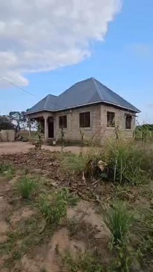 Nyumba ya vyumba vitatu inauzwa Kibaha Kongowe, Pwani (400 sqm) Nyumba ya vyumba vitatu inauzwa Kibaha Kongowe, Pwani (400 sqm)