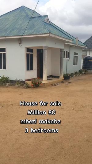 Nyumba ya vyumba vitatu inauzwa Mbezi Makabe Msakuzi, Dar Es Salaam (600 sqm) Nyumba ya vyumba vitatu inauzwa Mbezi Makabe Msakuzi, Dar Es Salaam (600 sqm)