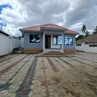 Nyumba ya vyumba vitatu inapangishwa Goba Center, Dar Es Salaam