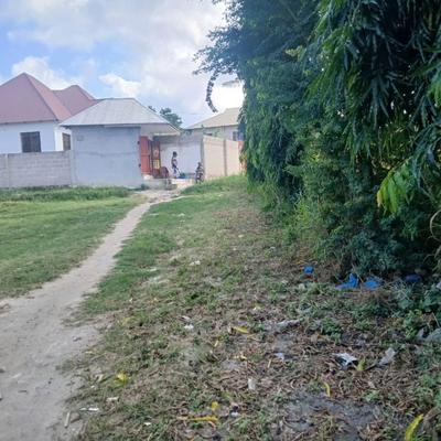 Kiwanja kinauzwa Kimara Suka, Dar Es Salaam (700 sqm) Kiwanja kinauzwa Kimara Suka, Dar Es Salaam (700 sqm)