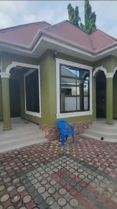 Apartment ya vyumba vitatu inauzwa Buza Kaniisani, Dar Es Salaam (400 sqm)