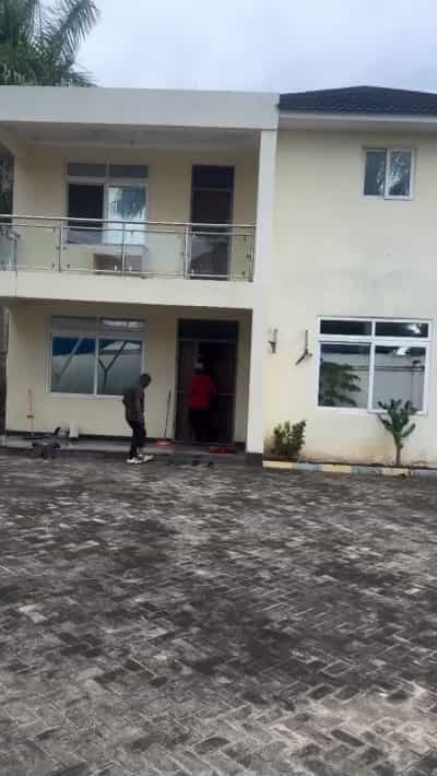 4 Bedrooms House for Rent in Mbezi Beach Upandewachini, Dar Es Salaam