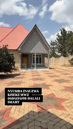 Nyumba ya vyumba vitatu inauzwa Kiseke, Mwanza (2500 sqm) Nyumba ya vyumba vitatu inauzwa Kiseke, Mwanza (2500 sqm)