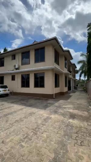 Apartment ya vyumba vitatu inapangishwa Bahari Beach, Dar Es Salaam