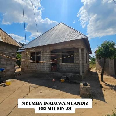 Nyumba ya vyumba vitatu inauzwa Mlandizi Centre, Pwani (450 sqm) Nyumba ya vyumba vitatu inauzwa Mlandizi Centre, Pwani (450 sqm)