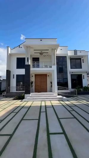 Nyumba ya vyumba vitano inauzwa Mbweni, Dar Es Salaam (1200 sqm)