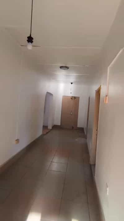Apartment ya vyumba vitatu inapangishwa Kinondoni Black 41, Dar Es Salaam
