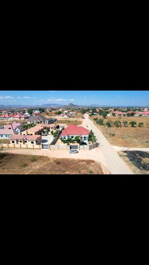 Nyumba ya vyumba vinne inauzwa Mipango, Dodoma (1800 sqm)