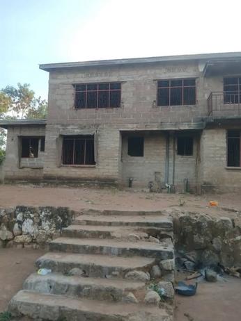 Nyumba ya vyumba 6 inauzwa Kiseke, Mwanza (1324 sqm) Nyumba ya vyumba 6 inauzwa Kiseke, Mwanza (1324 sqm)