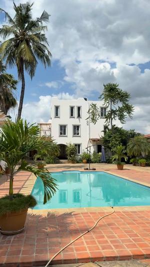 Villa (Furnished) ya vyumba vitano inapangishwa Mbezi Beach, Dar Es Salaam
