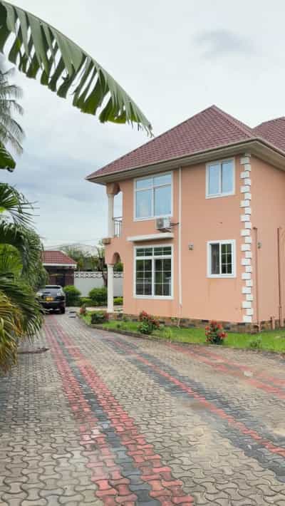 Nyumba ya vyumba 7 inapangishwa Ada Estate, Dar Es Salaam