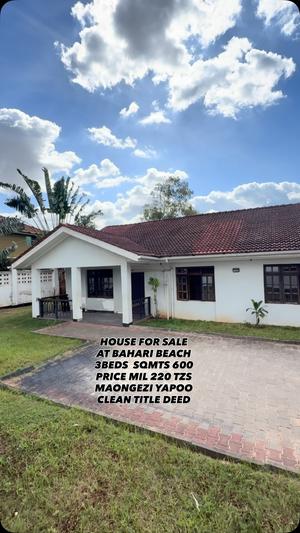 Nyumba ya vyumba vitatu inauzwa Bahari Beach, Dar Es Salaam (600 sqm) Nyumba ya vyumba vitatu inauzwa Bahari Beach, Dar Es Salaam (600 sqm)