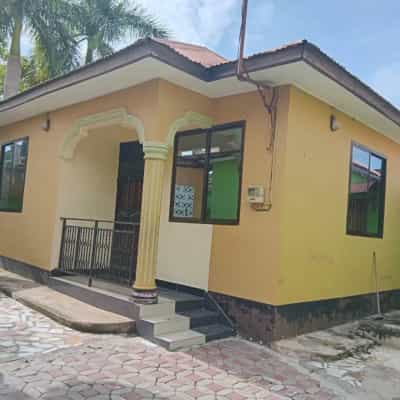 Nyumba/Apartment ya vyumba viwili inapangishwa Uwanjani, Songwe