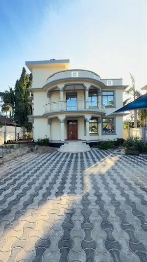 Nyumba ya vyumba vinne inauzwa Mbezi Beach, Dar Es Salaam (900 sqm)