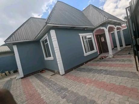 Nyumba ya vyumba vitatu inauzwa Mbagala Chamazi, Dar Es Salaam (400 sqm) Nyumba ya vyumba vitatu inauzwa Mbagala Chamazi, Dar Es Salaam (400 sqm)