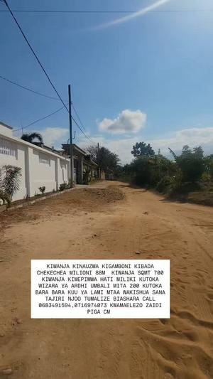 Kiwanja kinauzwa Kibada Chekechea, Dar Es Salaam sqm 700