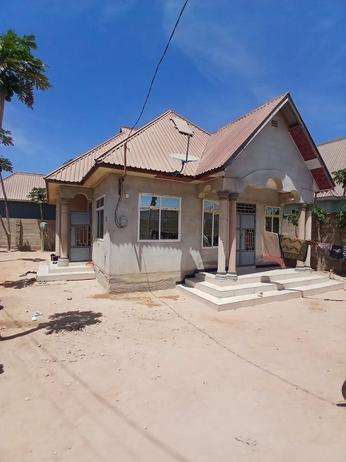 Nyumba ya vyumba vitatu inauzwa Mkalama, Morogoro (360 sqm) Nyumba ya vyumba vitatu inauzwa Mkalama, Morogoro (360 sqm)