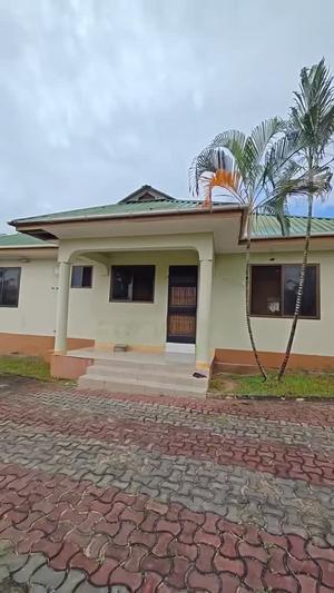 Nyumba ya vyumba vinne inauzwa Pugu, Dar Es Salaam (2006 sqm)