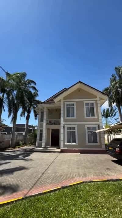 Nyumba ya vyumba vinne inauzwa Bahari Beach, Dar Es Salaam (1200 sqm)