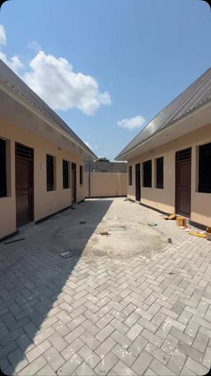 Nyumba ya chumba kimoja inapangishwa Kisiwani, Dar Es Salaam Nyumba ya chumba kimoja inapangishwa Kisiwani, Dar Es Salaam