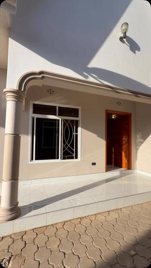 Nyumba ya vyumba viwili inapangishwa Majengo/Sakina, Arusha