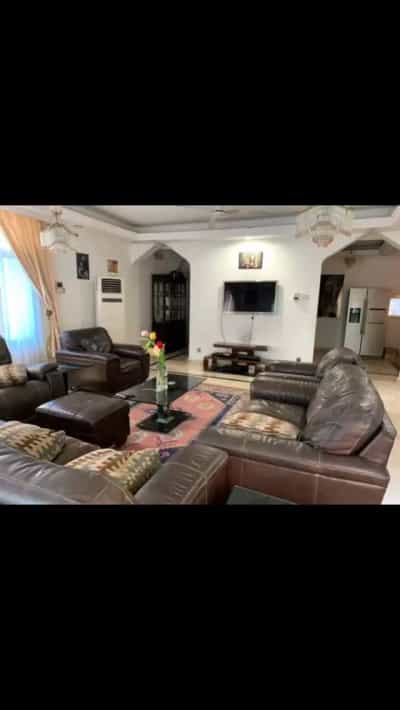 Nyumba ya vyumba vitano inauzwa Msasani Peninsula, Dar Es Salaam (1180 sqm)