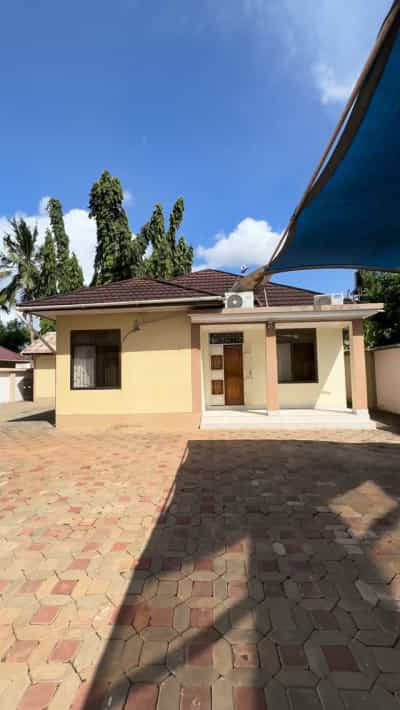 Villa ya vyumba vitatu inapangishwa Mbezi Beach, Dar Es Salaam
