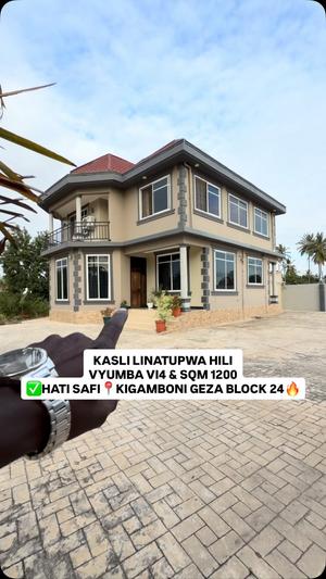 Nyumba ya vyumba vinne inauzwa Kigamboni Geza Block 24, Dar Es Salaam (1200 sqm) Nyumba ya vyumba vinne inauzwa Kigamboni Geza Block 24, Dar Es Salaam (1200 sqm)