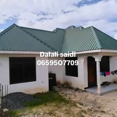 Nyumba ya vyumba vitatu inauzwa Kinyerezi, Dar Es Salaam (900 sqm)