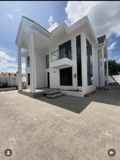 Nyumba inauzwa Kijitonyama Sayansi, Dar Es Salaam (400 sqm)