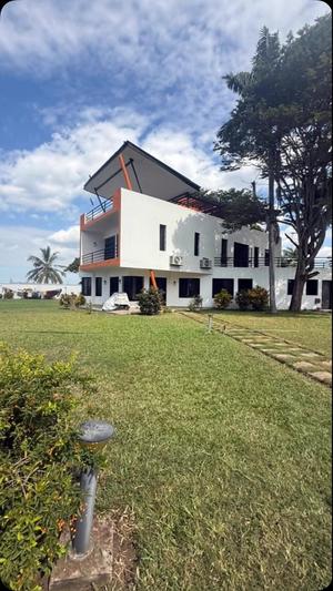 Villa ya vyumba vinne inapangishwa Kawe Beach, Dar Es Salaam Villa ya vyumba vinne inapangishwa Kawe Beach, Dar Es Salaam