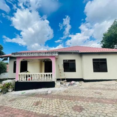Nyumba ya vyumba vitatu inapangishwa Ubungo External- Majichumvi, Dar Es Salaam Nyumba ya vyumba vitatu inapangishwa Ubungo External- Majichumvi, Dar Es Salaam