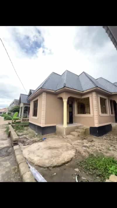 Nyumba ya vyumba vitatu inauzwa Mbagala Chamanz, Dar Es Salaam (400 sqm) Nyumba ya vyumba vitatu inauzwa Mbagala Chamanz, Dar Es Salaam (400 sqm)