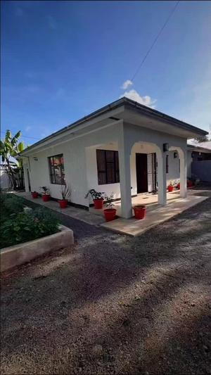 Nyumba (Furnished) ya vyumba vitatu inapangishwa Moshono, Arusha